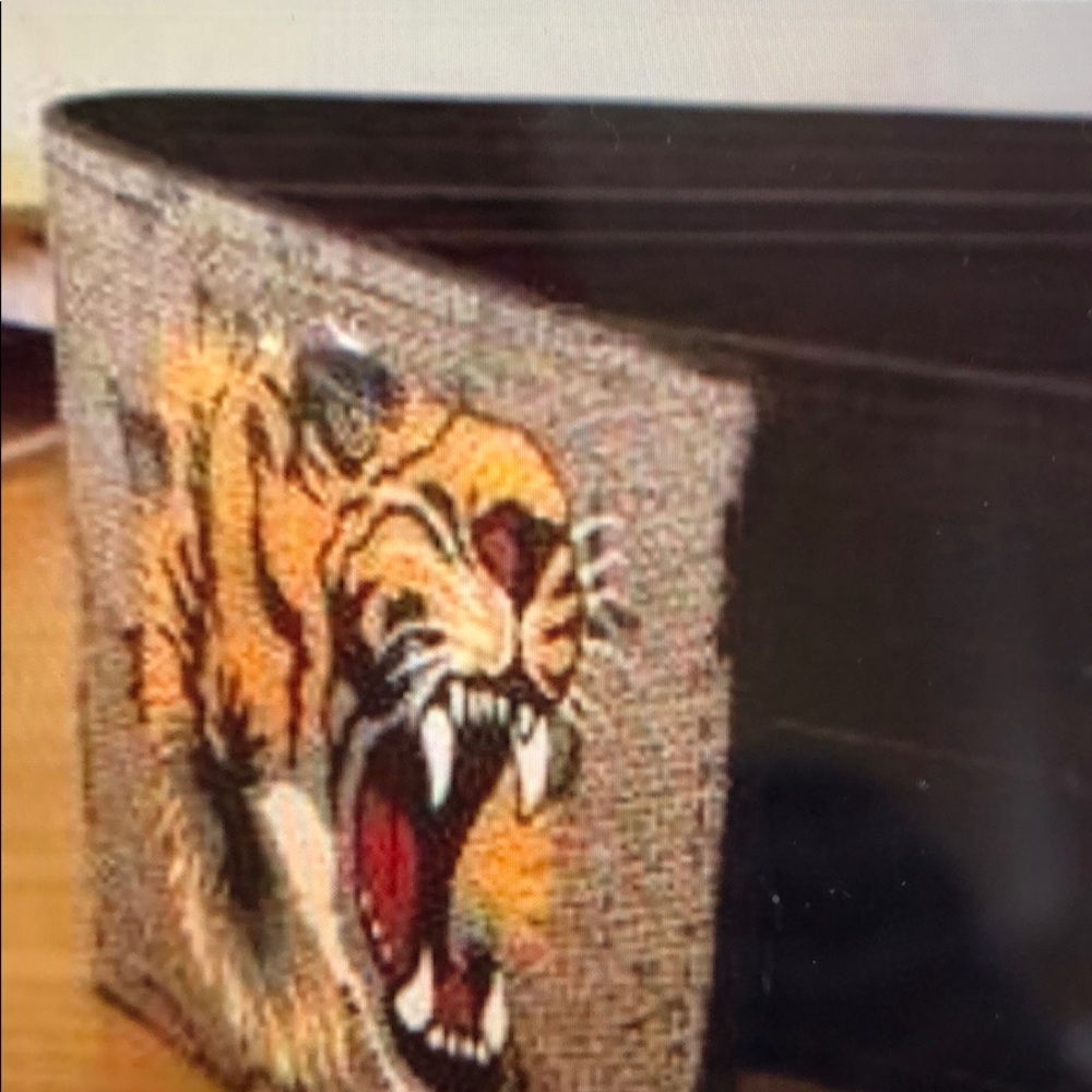 Men’s Brand Wallet.